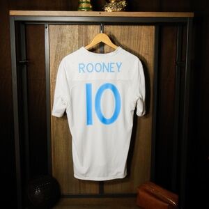 England 2010/11 Home Jersey – Wayne Rooney #10 – Medium – MPN: 8828227